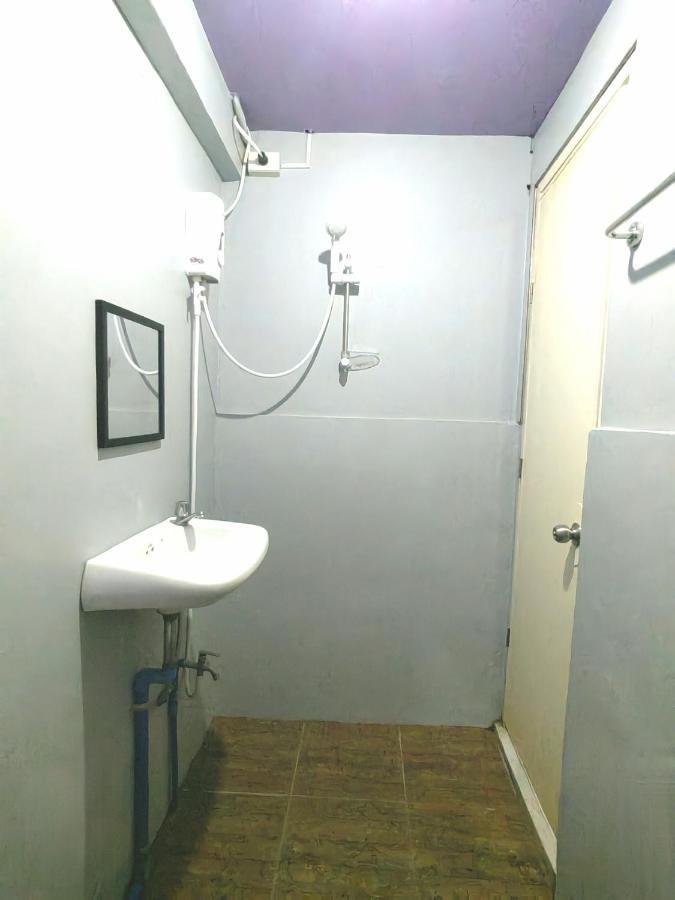 Manila Nomads Hostel Манила Экстерьер фото