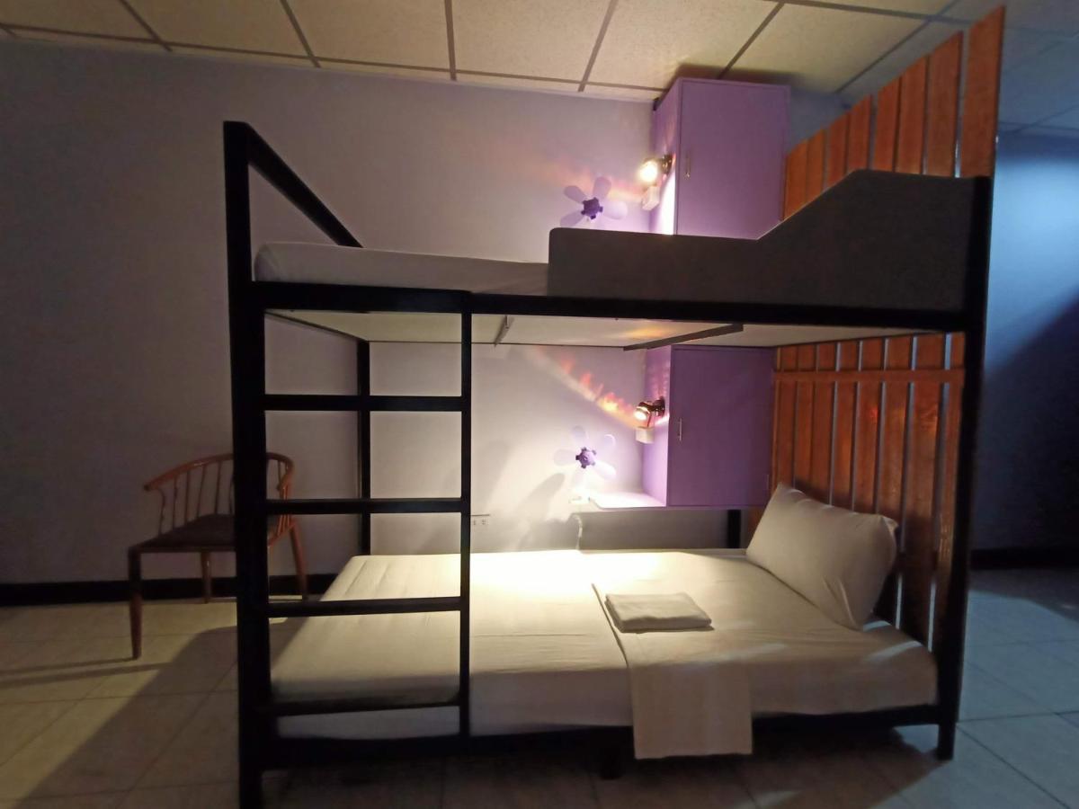Manila Nomads Hostel Манила Экстерьер фото